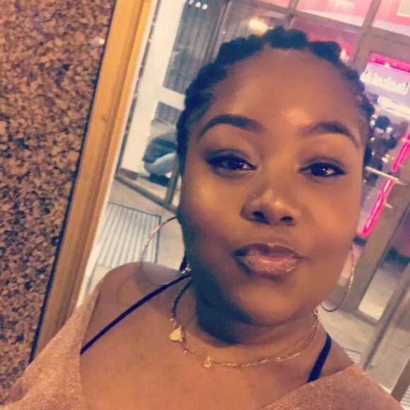 Meet your Posher, Kyerra - Picture 1 of 1